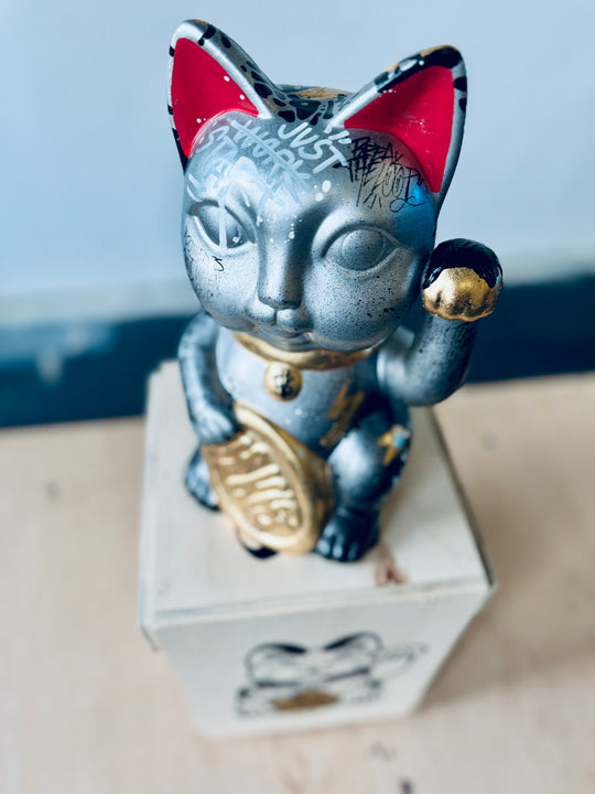 LUCKY CAT