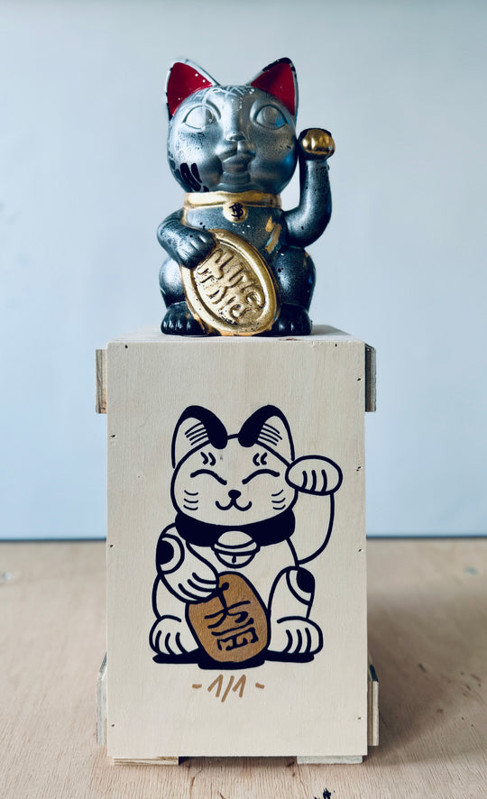 LUCKY CAT
