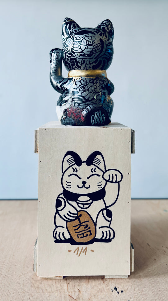 LUCKY CAT