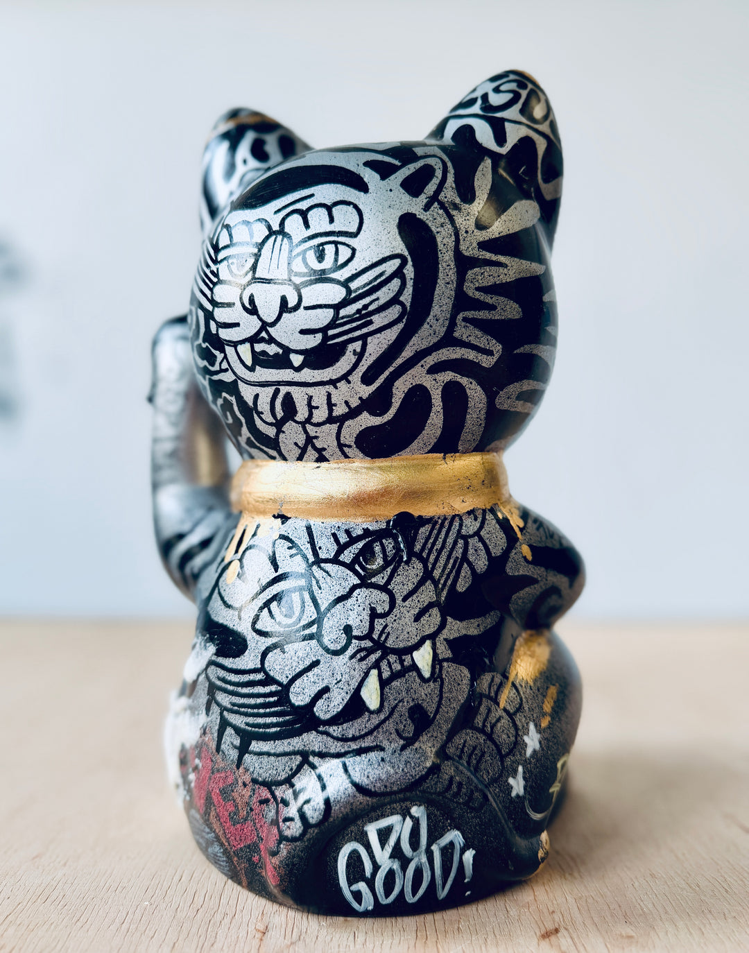 LUCKY CAT