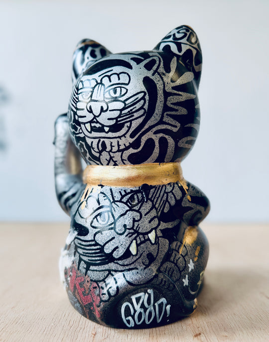 LUCKY CAT